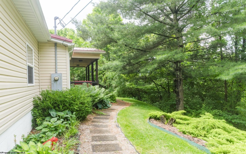 48 Edencourt Lane, Fairmont, West Virginia 26554, 2 Bedrooms Bedrooms, 6 Rooms Rooms,2 BathroomsBathrooms,Single Family Detached,For Sale,Edencourt,10160400