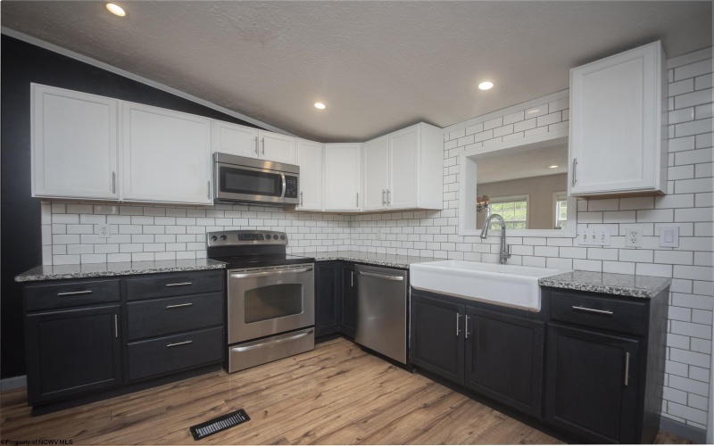 48 Edencourt Lane, Fairmont, West Virginia 26554, 2 Bedrooms Bedrooms, 6 Rooms Rooms,2 BathroomsBathrooms,Single Family Detached,For Sale,Edencourt,10160400