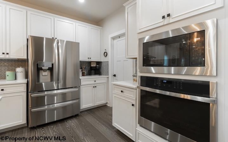 211 Norwood Court, Morgantown, West Virginia 26508, 5 Bedrooms Bedrooms, 10 Rooms Rooms,4 BathroomsBathrooms,Single Family Detached,For Sale,Norwood,10160401