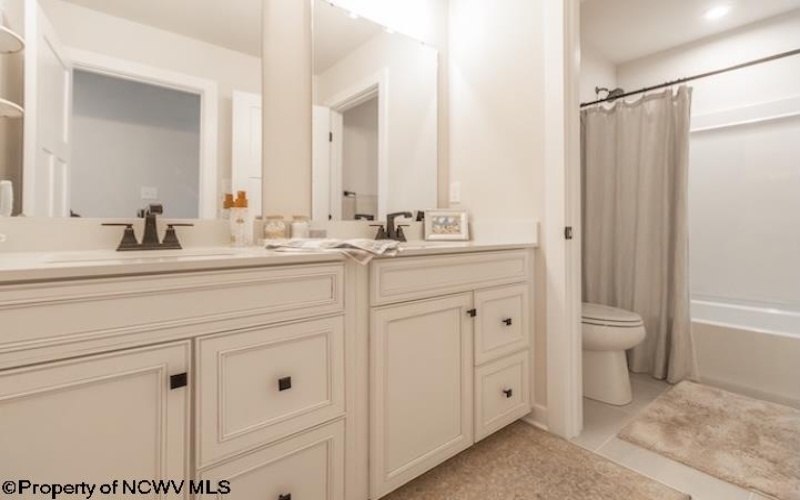 211 Norwood Court, Morgantown, West Virginia 26508, 5 Bedrooms Bedrooms, 10 Rooms Rooms,4 BathroomsBathrooms,Single Family Detached,For Sale,Norwood,10160401