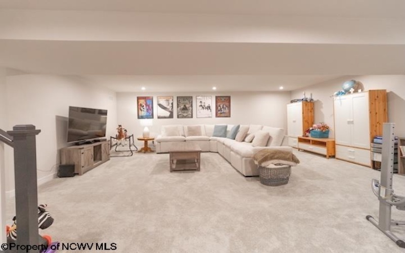 211 Norwood Court, Morgantown, West Virginia 26508, 5 Bedrooms Bedrooms, 10 Rooms Rooms,4 BathroomsBathrooms,Single Family Detached,For Sale,Norwood,10160401