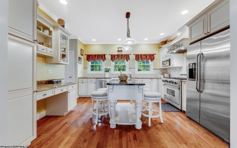 14 Waterside Drive, Morgantown, West Virginia 26508, 3 Bedrooms Bedrooms, 8 Rooms Rooms,3 BathroomsBathrooms,Single Family Attached,For Sale,Waterside,10160410
