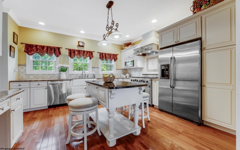 14 Waterside Drive, Morgantown, West Virginia 26508, 3 Bedrooms Bedrooms, 8 Rooms Rooms,3 BathroomsBathrooms,Single Family Attached,For Sale,Waterside,10160410
