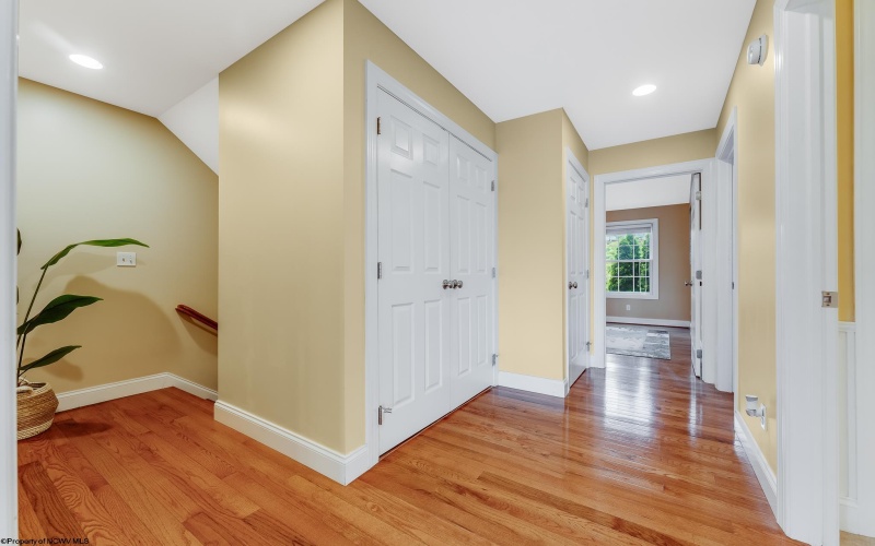 14 Waterside Drive, Morgantown, West Virginia 26508, 3 Bedrooms Bedrooms, 8 Rooms Rooms,3 BathroomsBathrooms,Single Family Attached,For Sale,Waterside,10160410