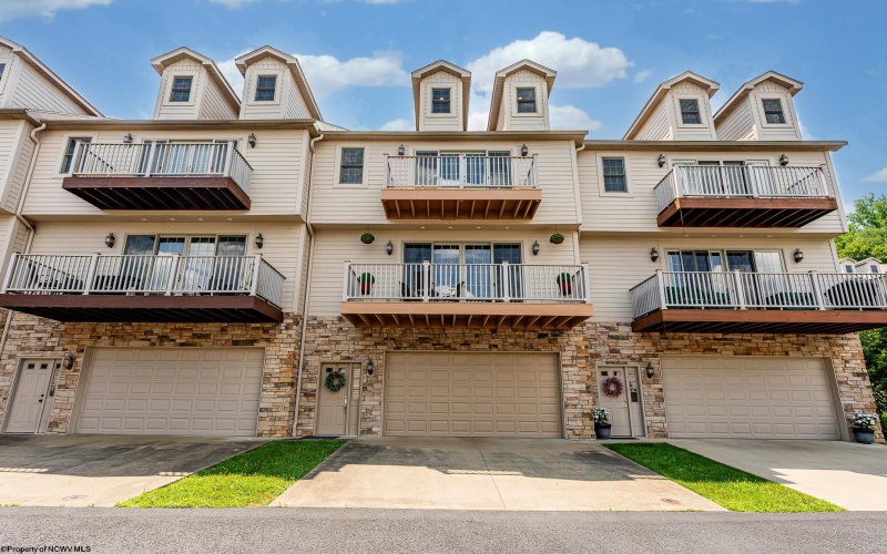 14 Waterside Drive, Morgantown, West Virginia 26508, 3 Bedrooms Bedrooms, 8 Rooms Rooms,3 BathroomsBathrooms,Single Family Attached,For Sale,Waterside,10160410
