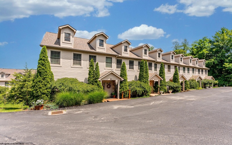 14 Waterside Drive, Morgantown, West Virginia 26508, 3 Bedrooms Bedrooms, 8 Rooms Rooms,3 BathroomsBathrooms,Single Family Attached,For Sale,Waterside,10160410