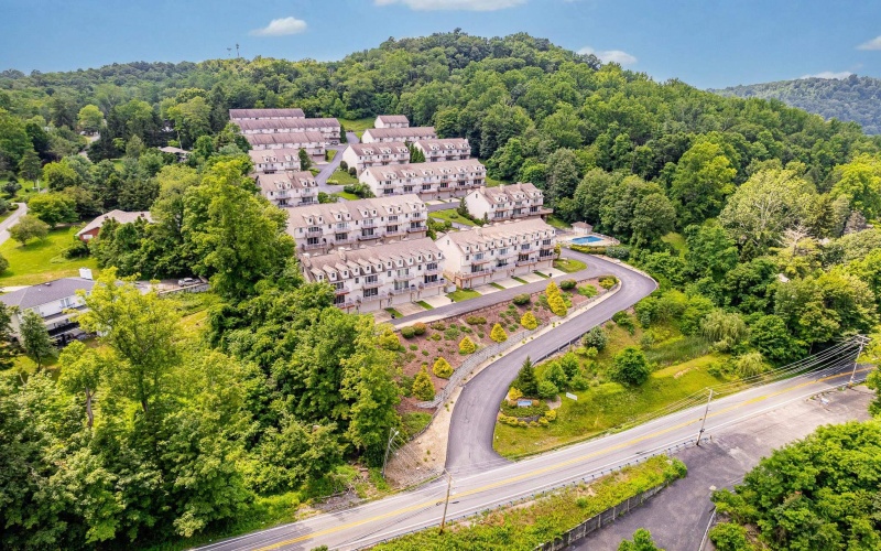 14 Waterside Drive, Morgantown, West Virginia 26508, 3 Bedrooms Bedrooms, 8 Rooms Rooms,3 BathroomsBathrooms,Single Family Attached,For Sale,Waterside,10160410