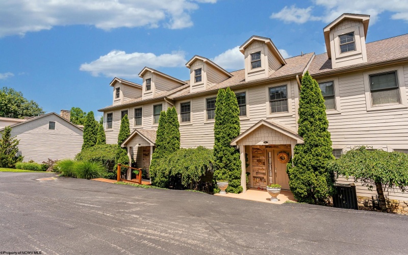 14 Waterside Drive, Morgantown, West Virginia 26508, 3 Bedrooms Bedrooms, 8 Rooms Rooms,3 BathroomsBathrooms,Single Family Attached,For Sale,Waterside,10160410