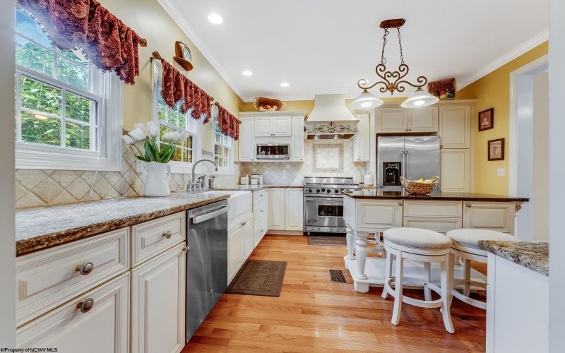 14 Waterside Drive, Morgantown, West Virginia 26508, 3 Bedrooms Bedrooms, 8 Rooms Rooms,3 BathroomsBathrooms,Single Family Attached,For Sale,Waterside,10160410