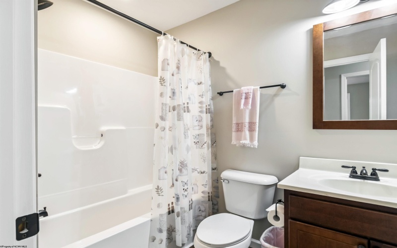 8 Misty Lane, Fairmont, West Virginia 26554-5802, 3 Bedrooms Bedrooms, 7 Rooms Rooms,2 BathroomsBathrooms,Single Family Attached,For Sale,Misty,10160415
