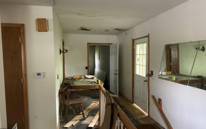 226 Main Street, Salem, West Virginia 26426, 1 Bedroom Bedrooms, 4 Rooms Rooms,1 BathroomBathrooms,Single Family Detached,For Sale,Main,10160416