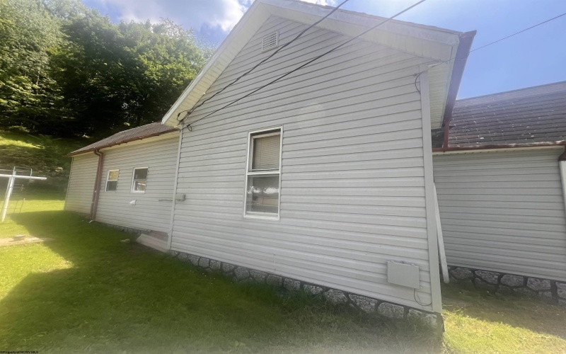 81 Wilson Addition, Salem, West Virginia 26426-1025, 2 Bedrooms Bedrooms, 7 Rooms Rooms,1 BathroomBathrooms,Single Family Detached,For Sale,Wilson,10160426