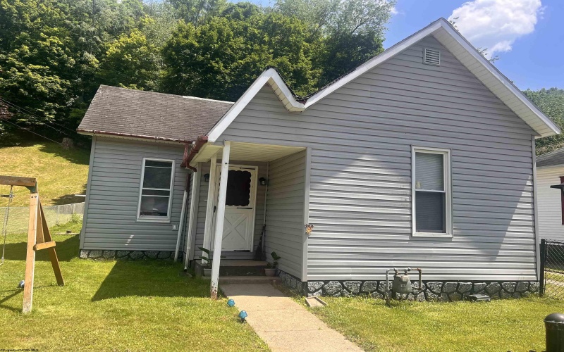 81 Wilson Addition, Salem, West Virginia 26426-1025, 2 Bedrooms Bedrooms, 7 Rooms Rooms,1 BathroomBathrooms,Single Family Detached,For Sale,Wilson,10160426