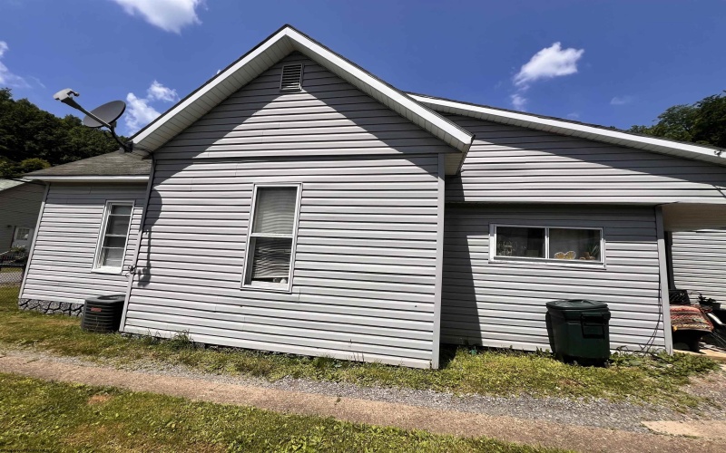 81 Wilson Addition, Salem, West Virginia 26426-1025, 2 Bedrooms Bedrooms, 7 Rooms Rooms,1 BathroomBathrooms,Single Family Detached,For Sale,Wilson,10160426