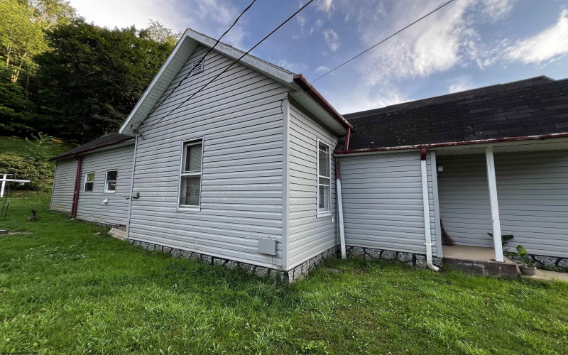81 Wilson Addition, Salem, West Virginia 26426-1025, 2 Bedrooms Bedrooms, 7 Rooms Rooms,1 BathroomBathrooms,Single Family Detached,For Sale,Wilson,10160426