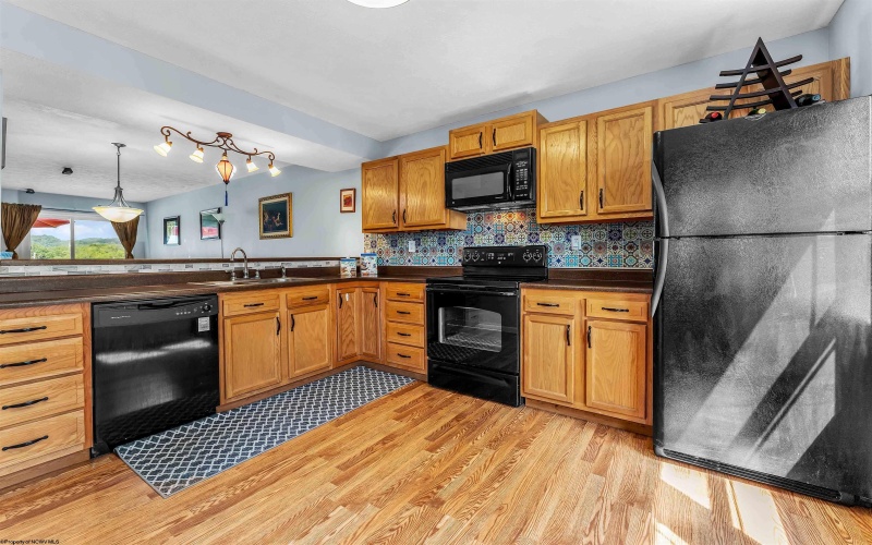 4 Weaver Town Homes, Morgantown, West Virginia 26501, 3 Bedrooms Bedrooms, 6 Rooms Rooms,2 BathroomsBathrooms,Single Family Detached,For Sale,Weaver,10160424