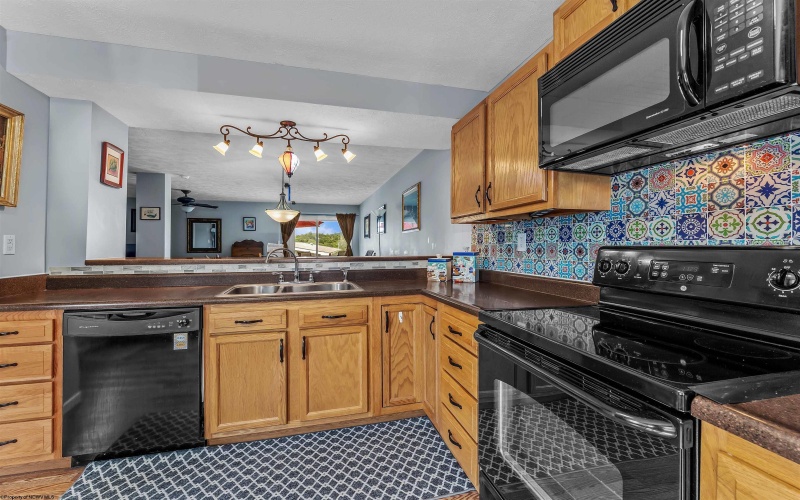 4 Weaver Town Homes, Morgantown, West Virginia 26501, 3 Bedrooms Bedrooms, 6 Rooms Rooms,2 BathroomsBathrooms,Single Family Detached,For Sale,Weaver,10160424