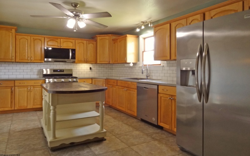 208 Main Street, Bruceton Mills, West Virginia 26525, 3 Bedrooms Bedrooms, 8 Rooms Rooms,1 BathroomBathrooms,Single Family Detached,For Sale,Main,10160423