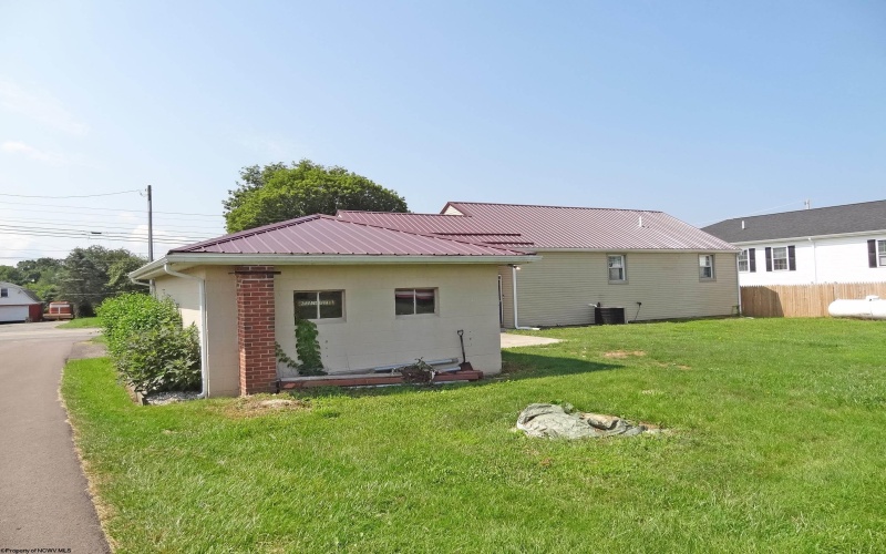 208 Main Street, Bruceton Mills, West Virginia 26525, 3 Bedrooms Bedrooms, 8 Rooms Rooms,1 BathroomBathrooms,Single Family Detached,For Sale,Main,10160423