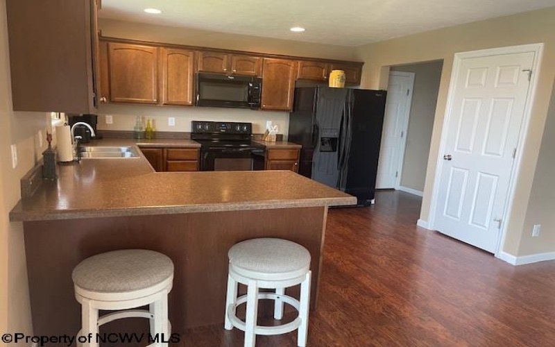 100 Landing Drive, Morgantown, West Virginia 26508-2584, 3 Bedrooms Bedrooms, 6 Rooms Rooms,2 BathroomsBathrooms,Single Family Detached,For Sale,Landing,10160419