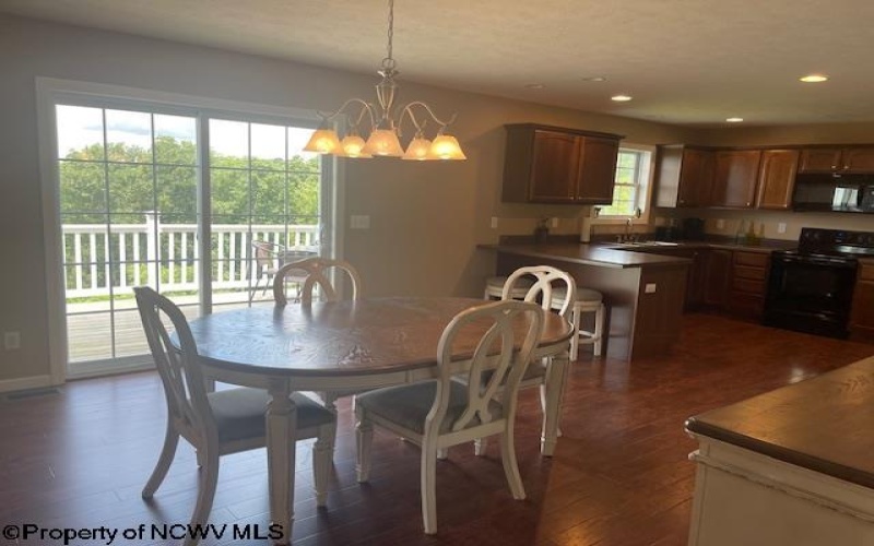 100 Landing Drive, Morgantown, West Virginia 26508-2584, 3 Bedrooms Bedrooms, 6 Rooms Rooms,2 BathroomsBathrooms,Single Family Detached,For Sale,Landing,10160419