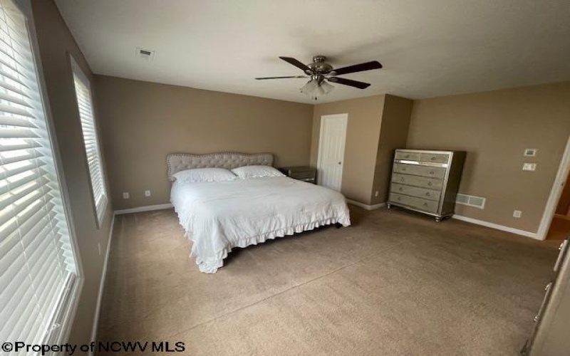 100 Landing Drive, Morgantown, West Virginia 26508-2584, 3 Bedrooms Bedrooms, 6 Rooms Rooms,2 BathroomsBathrooms,Single Family Detached,For Sale,Landing,10160419