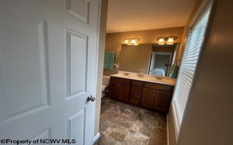 100 Landing Drive, Morgantown, West Virginia 26508-2584, 3 Bedrooms Bedrooms, 6 Rooms Rooms,2 BathroomsBathrooms,Single Family Detached,For Sale,Landing,10160419