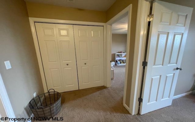 100 Landing Drive, Morgantown, West Virginia 26508-2584, 3 Bedrooms Bedrooms, 6 Rooms Rooms,2 BathroomsBathrooms,Single Family Detached,For Sale,Landing,10160419