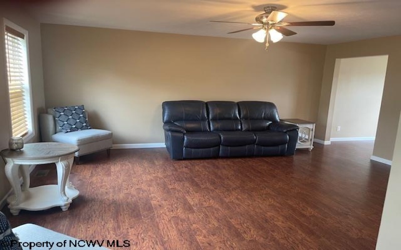 100 Landing Drive, Morgantown, West Virginia 26508-2584, 3 Bedrooms Bedrooms, 6 Rooms Rooms,2 BathroomsBathrooms,Single Family Detached,For Sale,Landing,10160419