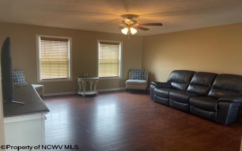 100 Landing Drive, Morgantown, West Virginia 26508-2584, 3 Bedrooms Bedrooms, 6 Rooms Rooms,2 BathroomsBathrooms,Single Family Detached,For Sale,Landing,10160419