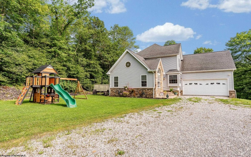 393 Auburn Hills Drive, Bruceton Mills, West Virginia 26525, 4 Bedrooms Bedrooms, 8 Rooms Rooms,3 BathroomsBathrooms,Single Family Detached,For Sale,Auburn Hills,10160457