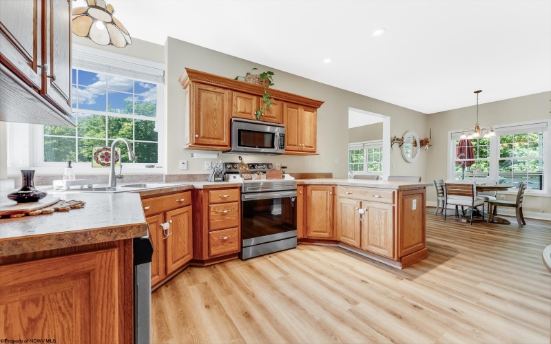 393 Auburn Hills Drive, Bruceton Mills, West Virginia 26525, 4 Bedrooms Bedrooms, 8 Rooms Rooms,3 BathroomsBathrooms,Single Family Detached,For Sale,Auburn Hills,10160457