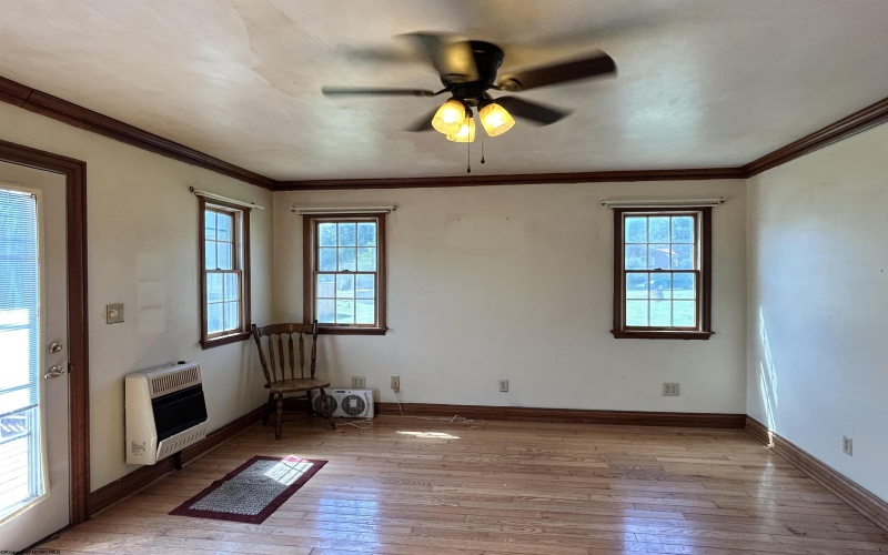 502 Chestnut Street, Parsons, West Virginia 26287, 3 Bedrooms Bedrooms, 5 Rooms Rooms,2 BathroomsBathrooms,Single Family Detached,For Sale,Chestnut,10160455