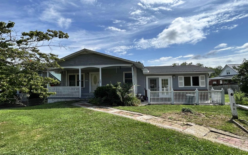 502 Chestnut Street, Parsons, West Virginia 26287, 3 Bedrooms Bedrooms, 5 Rooms Rooms,2 BathroomsBathrooms,Single Family Detached,For Sale,Chestnut,10160455