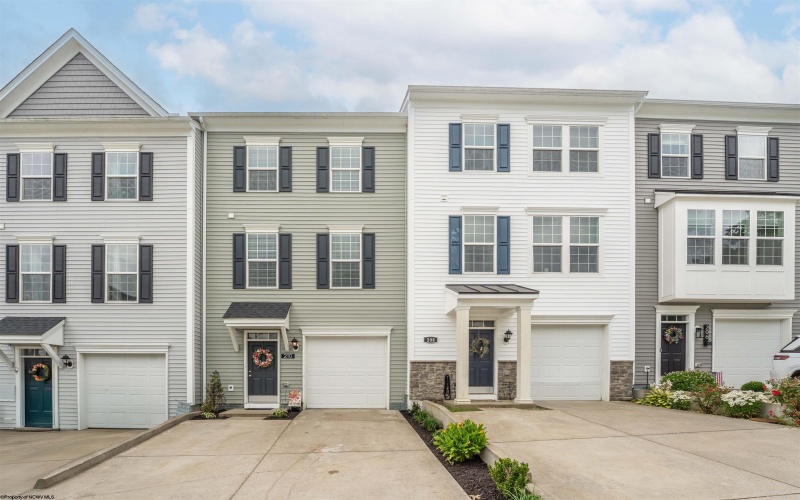 210 Tide Way, Morgantown, West Virginia 26508, 3 Bedrooms Bedrooms, 7 Rooms Rooms,2 BathroomsBathrooms,Single Family Attached,For Sale,Tide,10160458