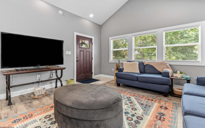 2196 3rd Avenue, Morgantown, West Virginia 26508, 4 Bedrooms Bedrooms, 6 Rooms Rooms,3 BathroomsBathrooms,Single Family Detached,For Sale,3rd,10160438