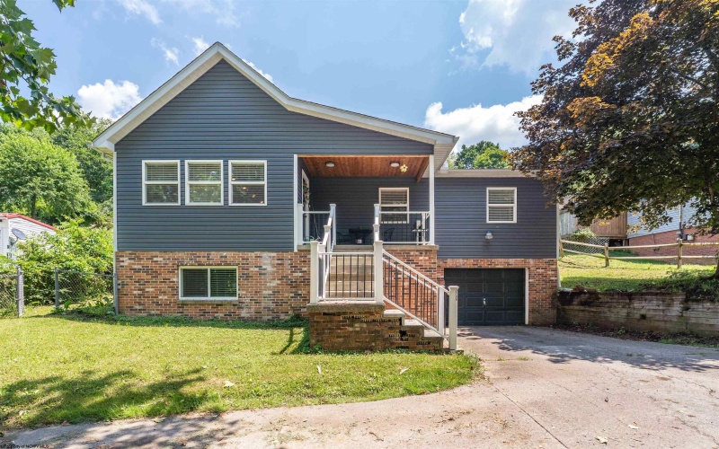 2196 3rd Avenue, Morgantown, West Virginia 26508, 4 Bedrooms Bedrooms, 6 Rooms Rooms,3 BathroomsBathrooms,Single Family Detached,For Sale,3rd,10160438