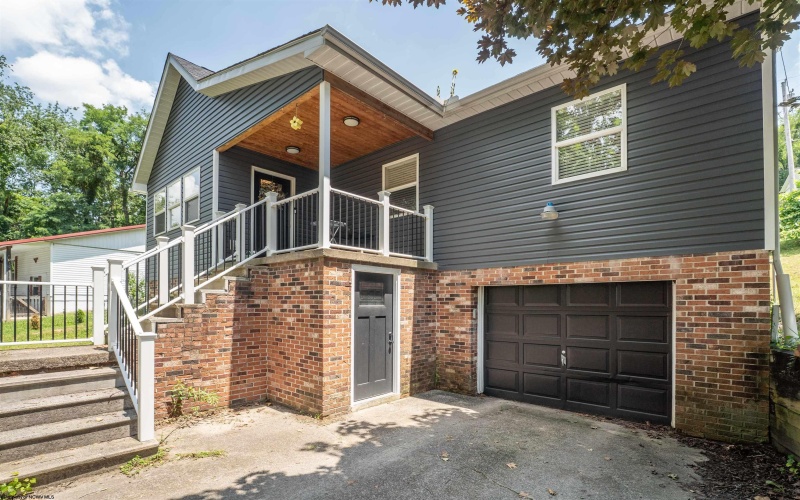 2196 3rd Avenue, Morgantown, West Virginia 26508, 4 Bedrooms Bedrooms, 6 Rooms Rooms,3 BathroomsBathrooms,Single Family Detached,For Sale,3rd,10160438