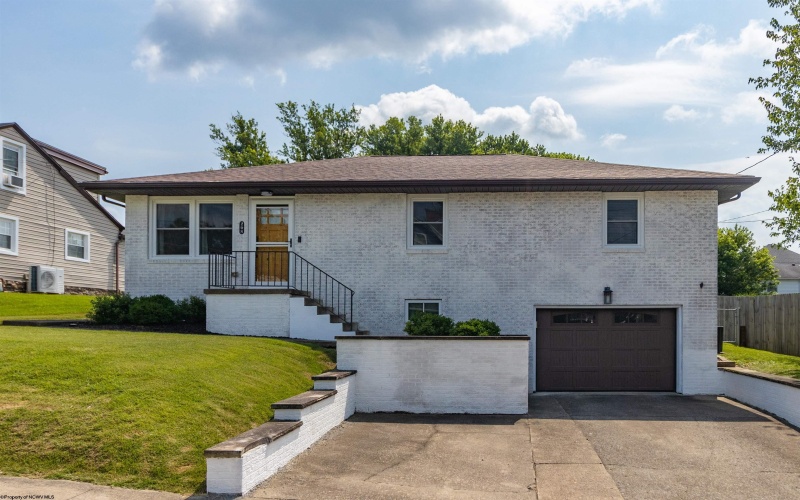 208 Pennsylvania Avenue, Bridgeport, West Virginia 26330-4518, 3 Bedrooms Bedrooms, 7 Rooms Rooms,2 BathroomsBathrooms,Single Family Detached,For Sale,Pennsylvania,10160436