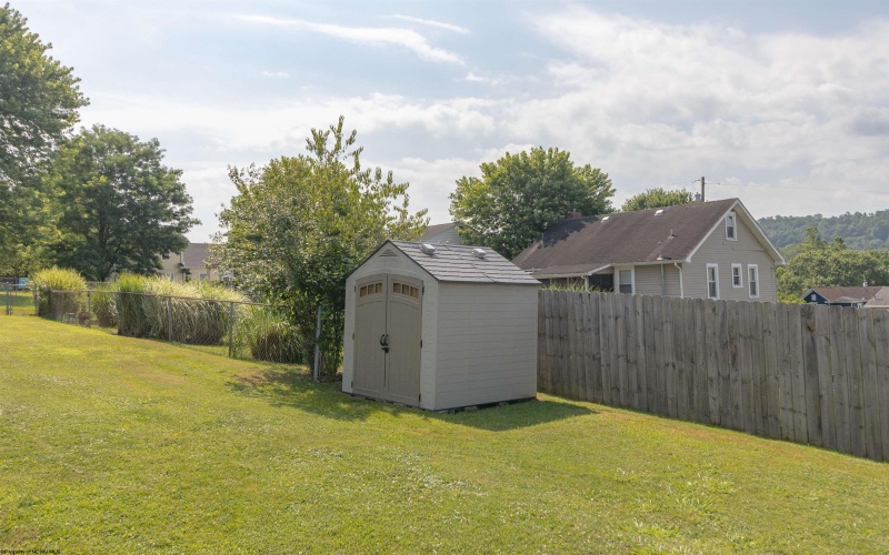 208 Pennsylvania Avenue, Bridgeport, West Virginia 26330-4518, 3 Bedrooms Bedrooms, 7 Rooms Rooms,2 BathroomsBathrooms,Single Family Detached,For Sale,Pennsylvania,10160436
