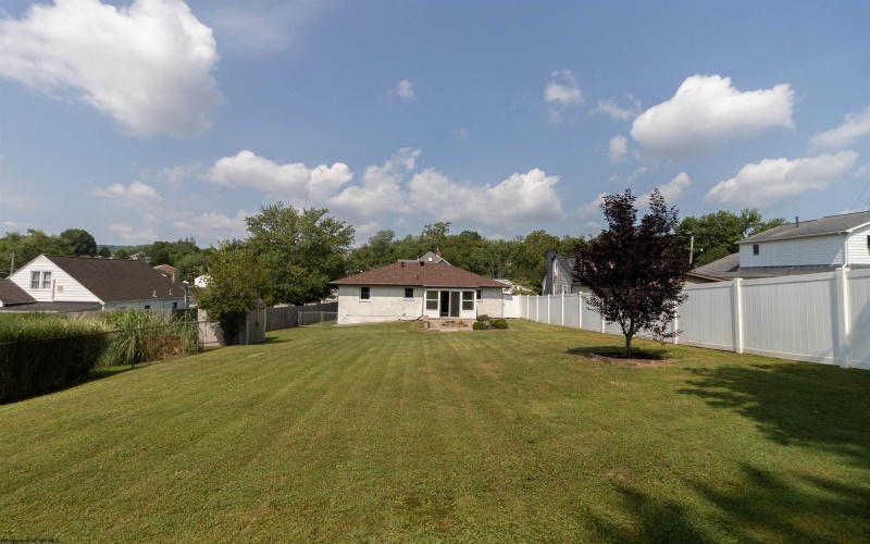 208 Pennsylvania Avenue, Bridgeport, West Virginia 26330-4518, 3 Bedrooms Bedrooms, 7 Rooms Rooms,2 BathroomsBathrooms,Single Family Detached,For Sale,Pennsylvania,10160436
