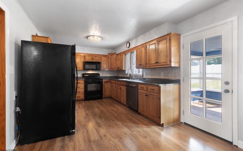 208 Pennsylvania Avenue, Bridgeport, West Virginia 26330-4518, 3 Bedrooms Bedrooms, 7 Rooms Rooms,2 BathroomsBathrooms,Single Family Detached,For Sale,Pennsylvania,10160436