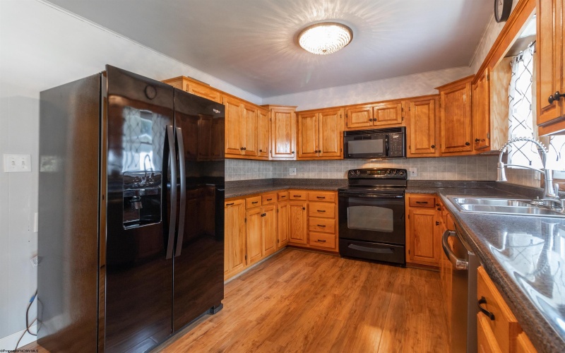 208 Pennsylvania Avenue, Bridgeport, West Virginia 26330-4518, 3 Bedrooms Bedrooms, 7 Rooms Rooms,2 BathroomsBathrooms,Single Family Detached,For Sale,Pennsylvania,10160436
