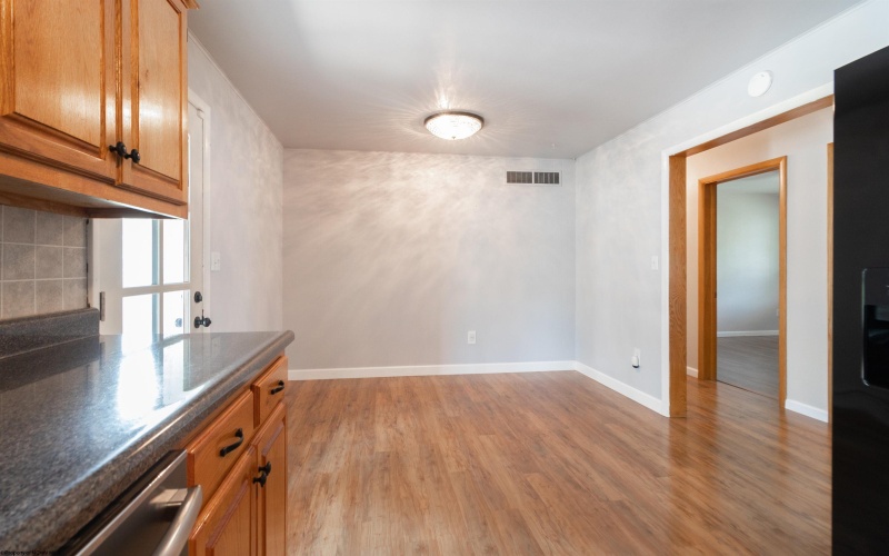 208 Pennsylvania Avenue, Bridgeport, West Virginia 26330-4518, 3 Bedrooms Bedrooms, 7 Rooms Rooms,2 BathroomsBathrooms,Single Family Detached,For Sale,Pennsylvania,10160436