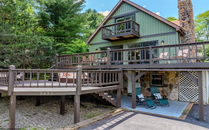 2425 Alpine Drive, Terra Alta, West Virginia 26764, 4 Bedrooms Bedrooms, 9 Rooms Rooms,3 BathroomsBathrooms,Single Family Detached,For Sale,Alpine,10160441