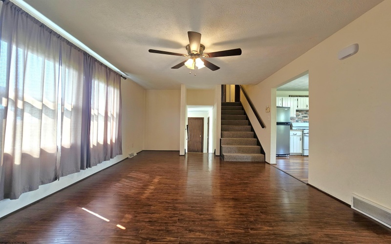24 Penrose Street, White Hall, West Virginia 26554, 3 Bedrooms Bedrooms, 6 Rooms Rooms,2 BathroomsBathrooms,Single Family Detached,For Sale,Penrose,10160437