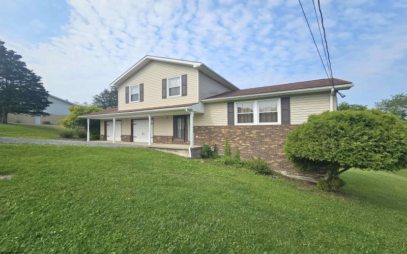 24 Penrose Street, White Hall, West Virginia 26554, 3 Bedrooms Bedrooms, 6 Rooms Rooms,2 BathroomsBathrooms,Single Family Detached,For Sale,Penrose,10160437