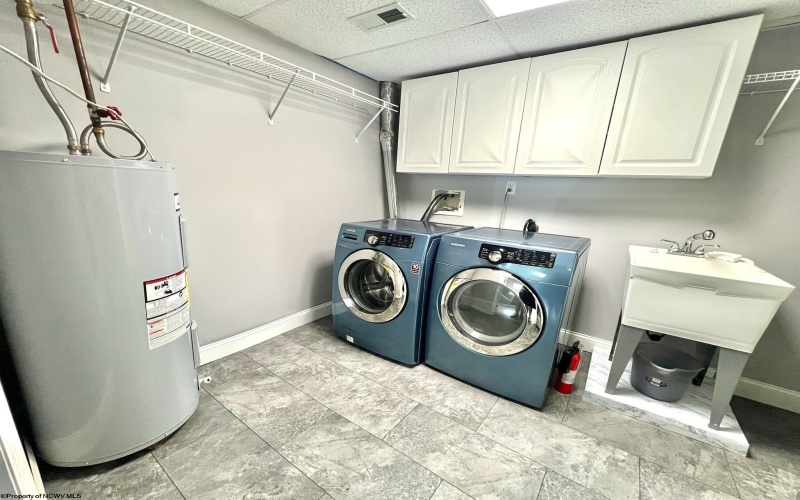 2061 Pinecrest Drive, Morgantown, West Virginia 26505, 3 Bedrooms Bedrooms, 7 Rooms Rooms,2 BathroomsBathrooms,Single Family Detached,For Sale,Pinecrest,10160434