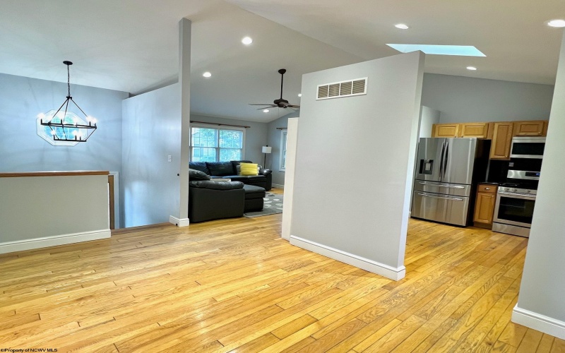 2061 Pinecrest Drive, Morgantown, West Virginia 26505, 3 Bedrooms Bedrooms, 7 Rooms Rooms,2 BathroomsBathrooms,Single Family Detached,For Sale,Pinecrest,10160434