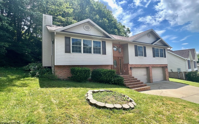 2061 Pinecrest Drive, Morgantown, West Virginia 26505, 3 Bedrooms Bedrooms, 7 Rooms Rooms,2 BathroomsBathrooms,Single Family Detached,For Sale,Pinecrest,10160434